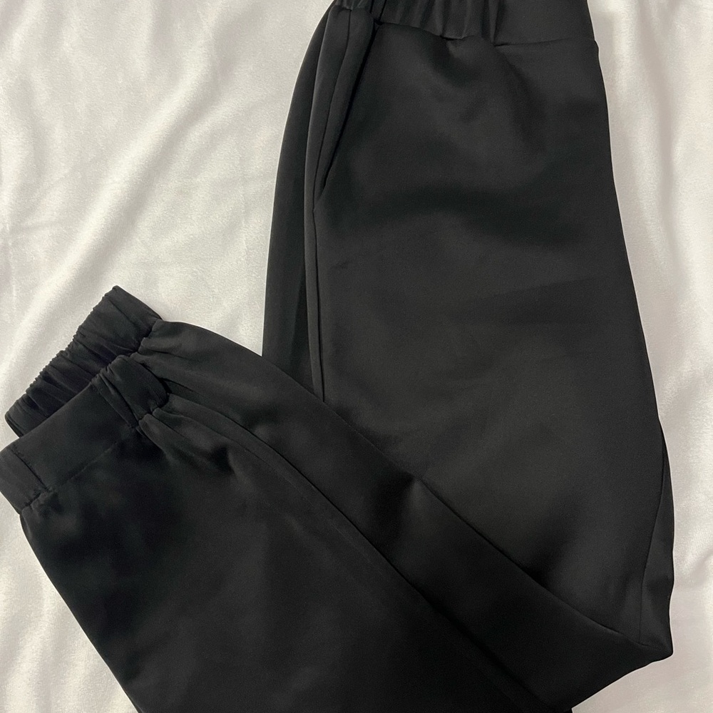 New Ellen Tracy Black Joggers Athleisure workout Yoga  size S